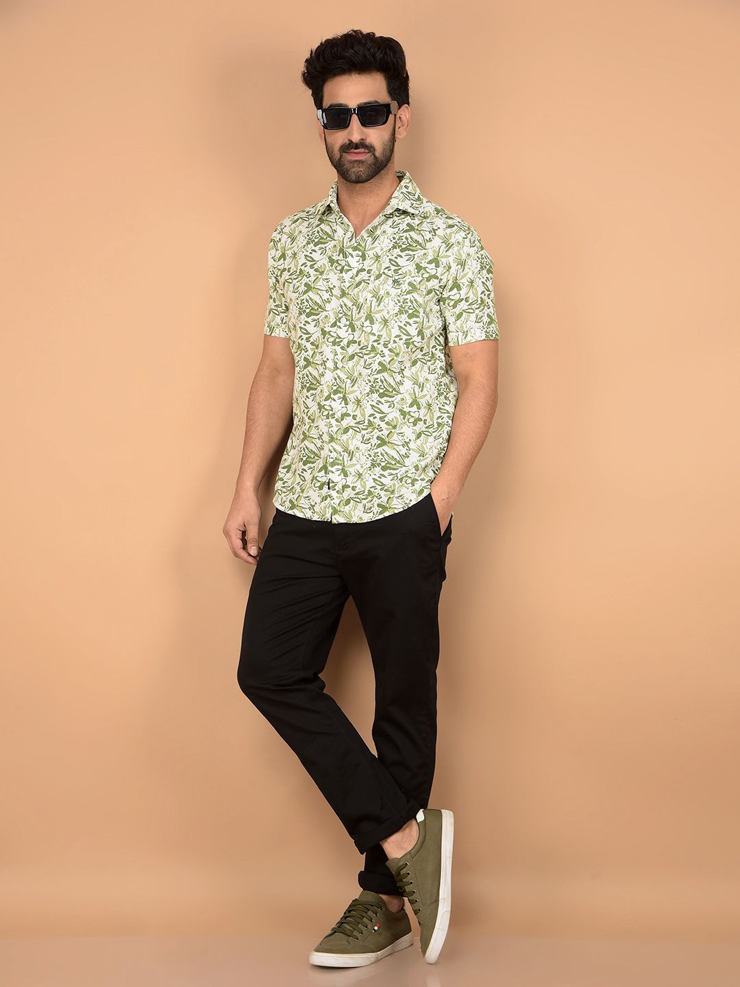 Crimsoune Club Men Classic Slim Fit Spread Collar Floral Printed Cotton Casual Shirt, Green
Crimsoune Club Men Classic Slim Fit Spread Collar Floral Printed Cotton Casual Shirt, Green