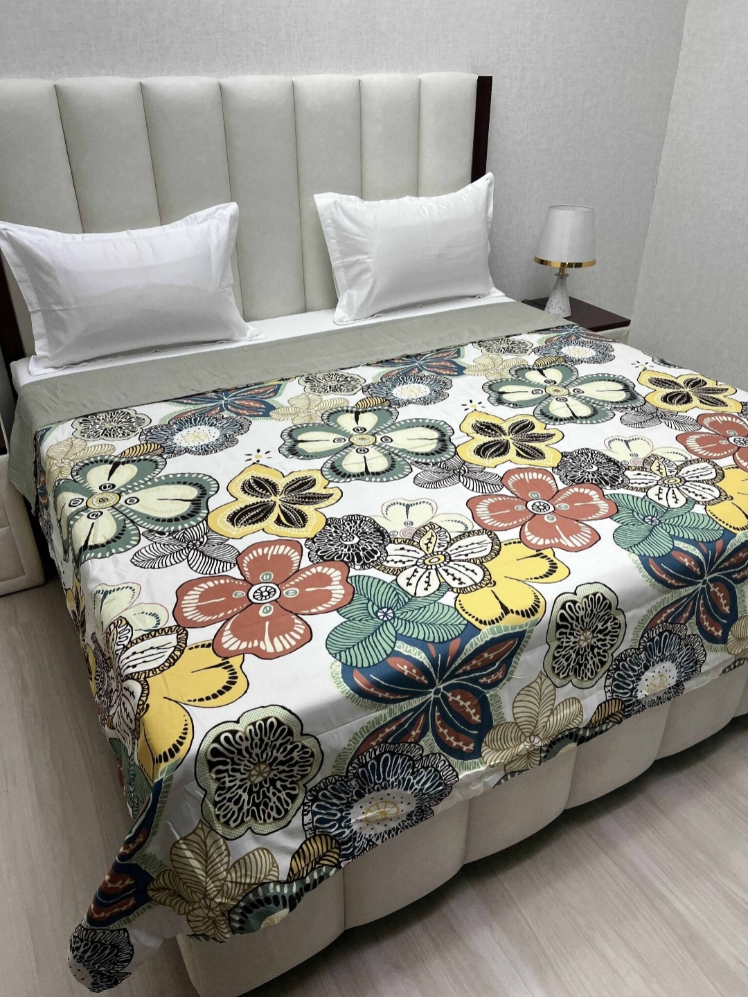 Pure Decor Comfy Fur White Floral 150 GSM Microfiber AC Room Double King Bed Comforter
Pure Decor Comfy Fur White Floral 150 GSM Microfiber AC Room Double King Bed Comforter