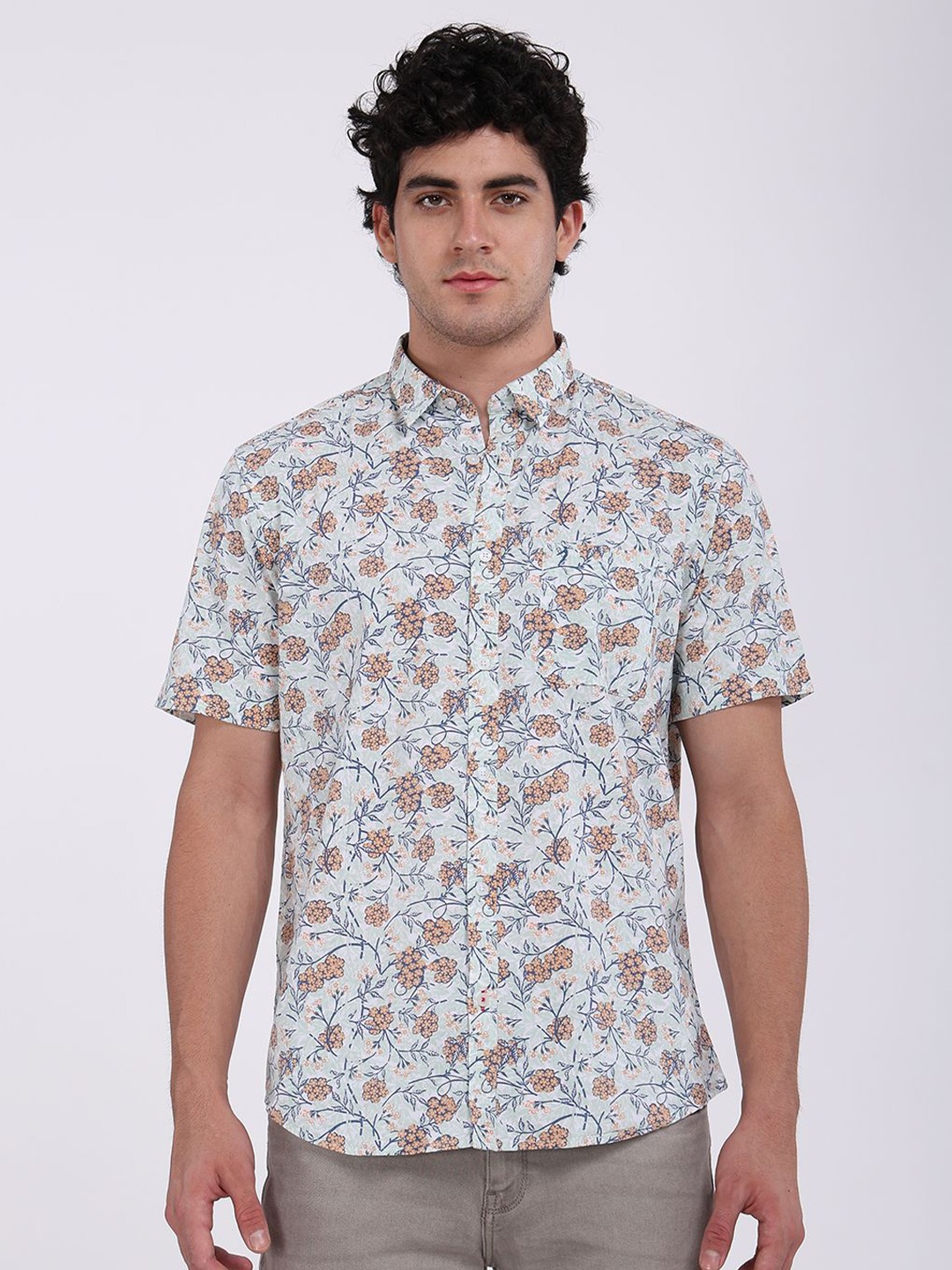 Indian Terrain Men Classic Fit Spread Collar Floral Printed Cotton Casual Shirt, Green
Indian Terrain Men Classic Fit Spread Collar Floral Printed Cotton Casual Shirt, Green