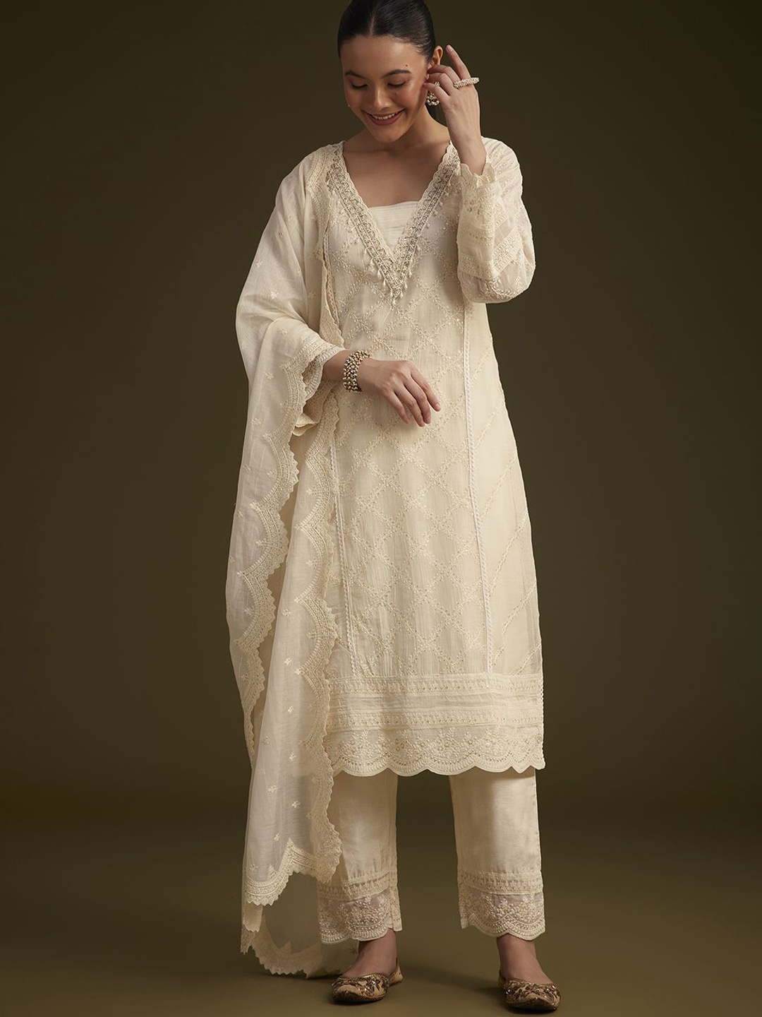 KALKI Fashion Floral Embroidered Sequinned V-Neck Straight Kurta With Trousers & Dupatta, Off white
KALKI Fashion Floral Embroidered Sequinned V-Neck Straight Kurta With Trousers & Dupatta, Off white