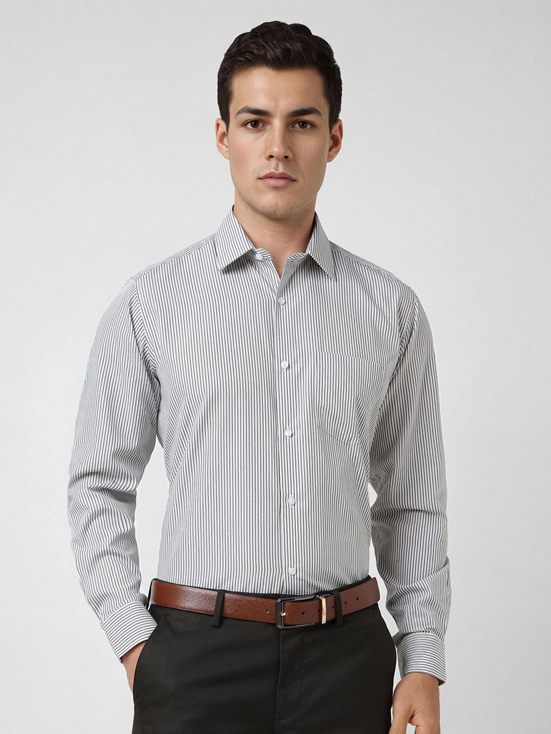 Van Heusen Men Regular Fit Spread Collar Vertical Striped Cotton Formal Shirt, Grey
Van Heusen Men Regular Fit Spread Collar Vertical Striped Cotton Formal Shirt, Grey