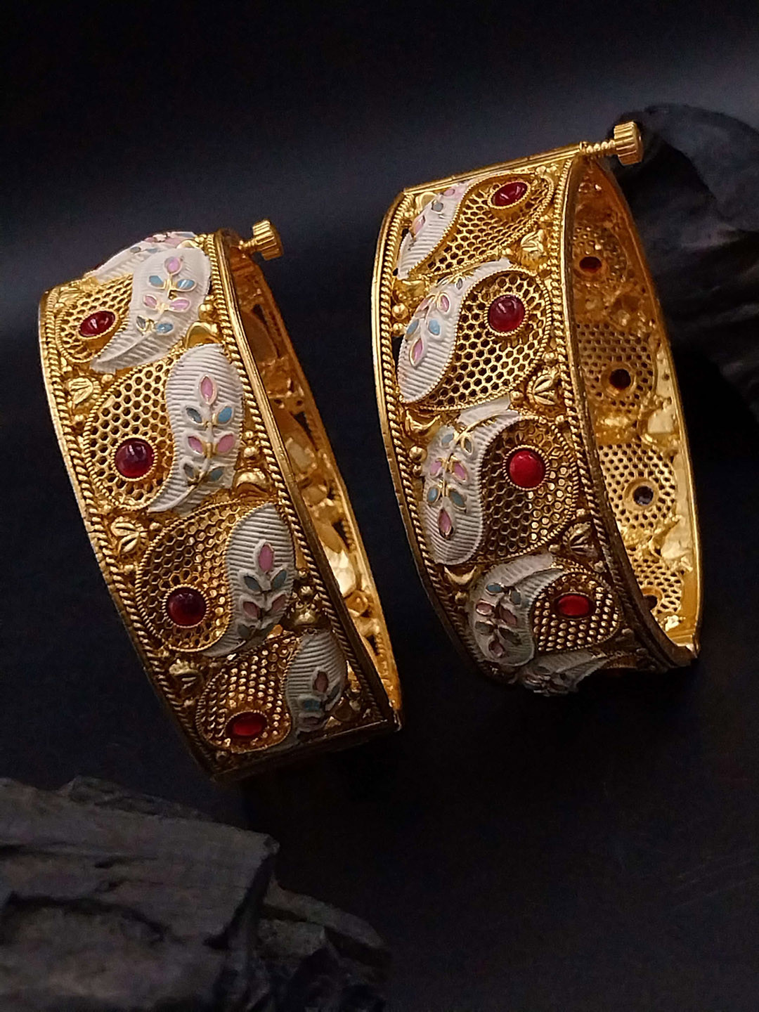 Anouk Set Of 2 Gold-Plated Kundan-Studded Openable Jaipuri Wedding Bangles 
Anouk Set Of 2 Gold-Plated Kundan-Studded Openable Jaipuri Wedding Bangles