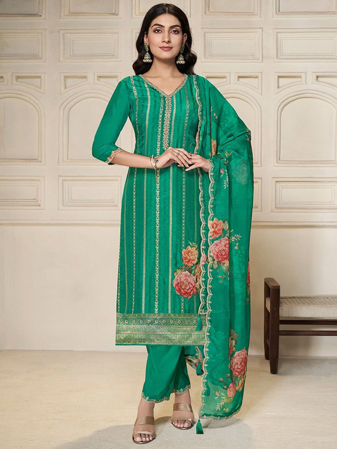 Seerat Floral Woven Design V-Neck Jacquard Pure Silk Kurta with Trousers & Dupatta, Green
Seerat Floral Woven Design V-Neck Jacquard Pure Silk Kurta with Trousers & Dupatta, Green