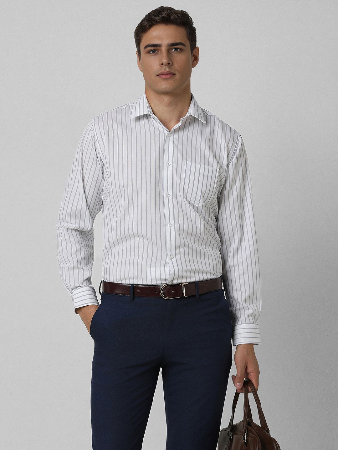 Van Heusen Men Regular Fit Spread Collar Vertical Striped Cotton Formal Shirt, White
Van Heusen Men Regular Fit Spread Collar Vertical Striped Cotton Formal Shirt, White