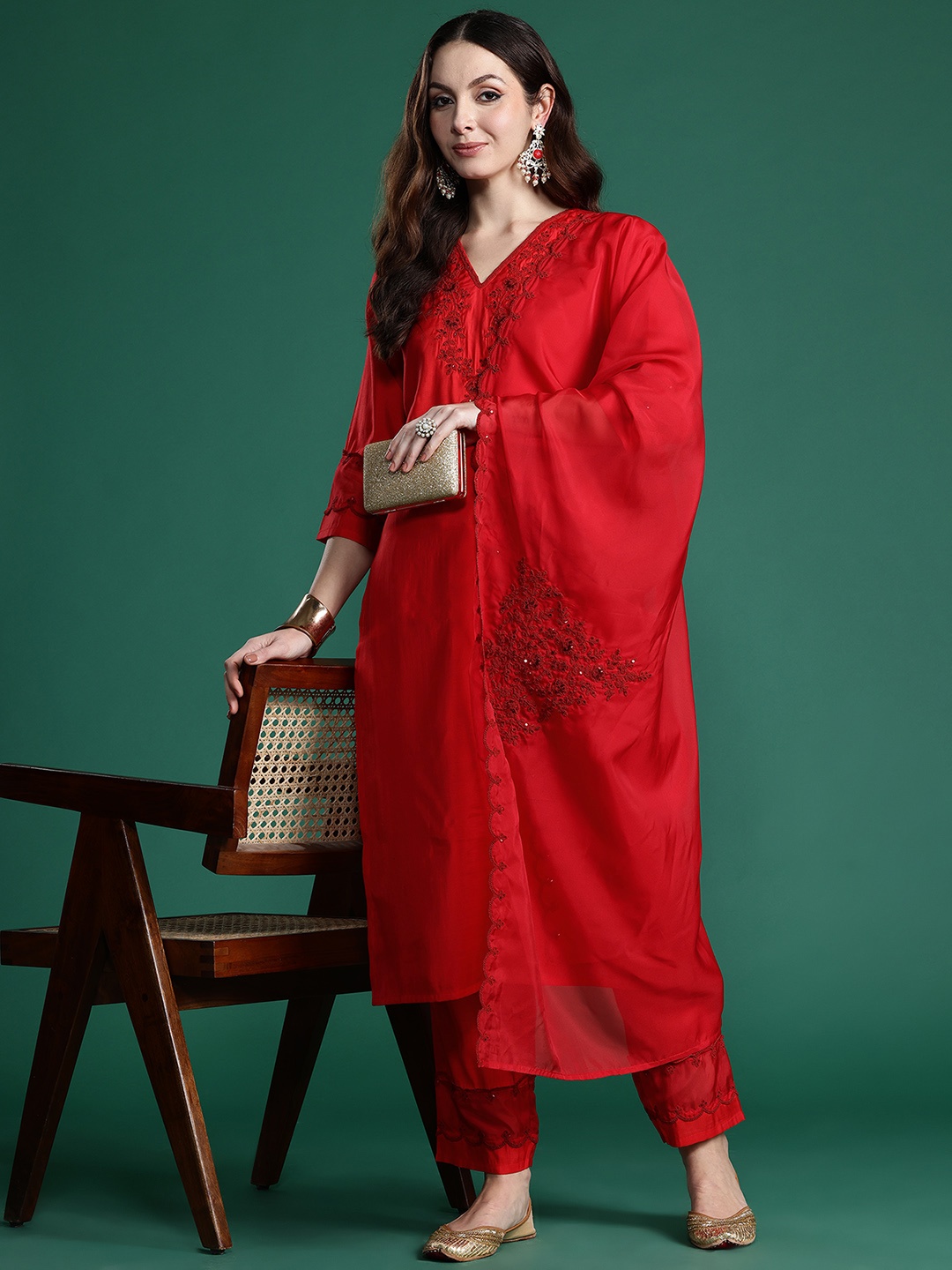 Indo Era Ethnic Motifs Embroidered Sequinned Kurta with Trousers & With Dupatta, Red
Indo Era Ethnic Motifs Embroidered Sequinned Kurta with Trousers & With Dupatta, Red