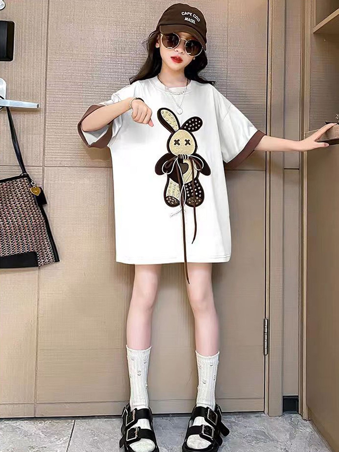 LULU & SKY Girls Graphic Printed Round Neck Cotton Oversized T-shirt, White
LULU & SKY Girls Graphic Printed Round Neck Cotton Oversized T-shirt, White