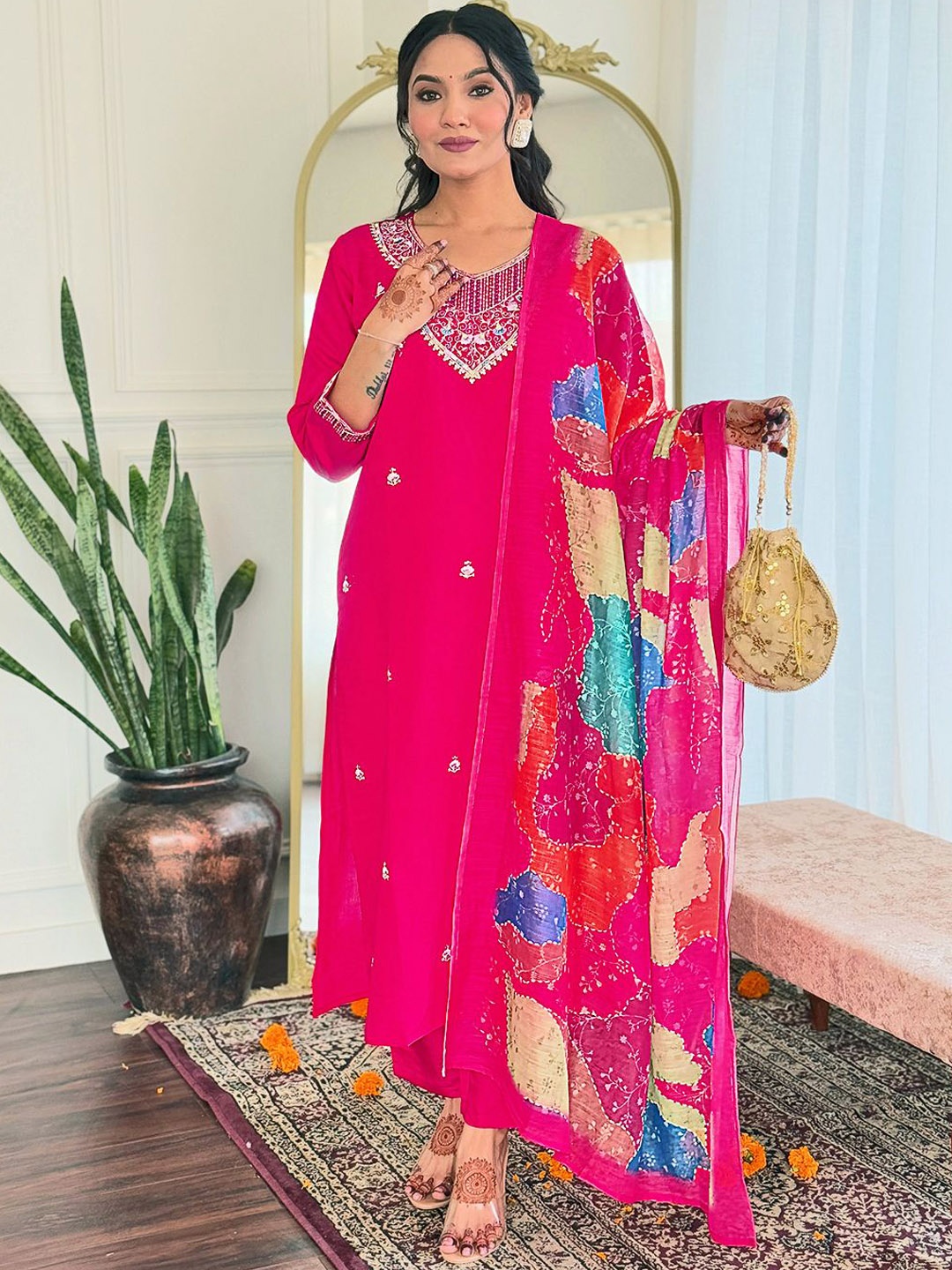 DIVASTRI Women Floral Embroidered Regular Sequinned Kurta with Trousers & With Dupatta, Pink
DIVASTRI Women Floral Embroidered Regular Sequinned Kurta with Trousers & With Dupatta, Pink