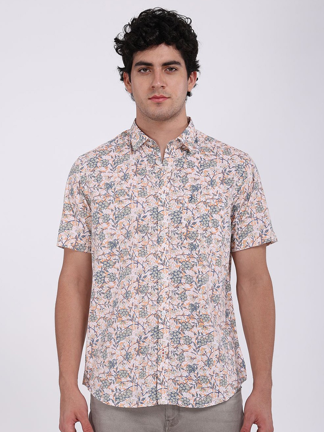 Indian Terrain Men Classic Fit Spread Collar Floral Printed Cotton Casual Shirt, Pink
Indian Terrain Men Classic Fit Spread Collar Floral Printed Cotton Casual Shirt, Pink
