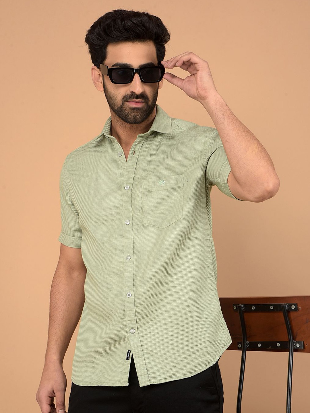 Crimsoune Club Men Classic Slim Fit Spread Collar Textured Cotton Casual Shirt, Green
Crimsoune Club Men Classic Slim Fit Spread Collar Textured Cotton Casual Shirt, Green
