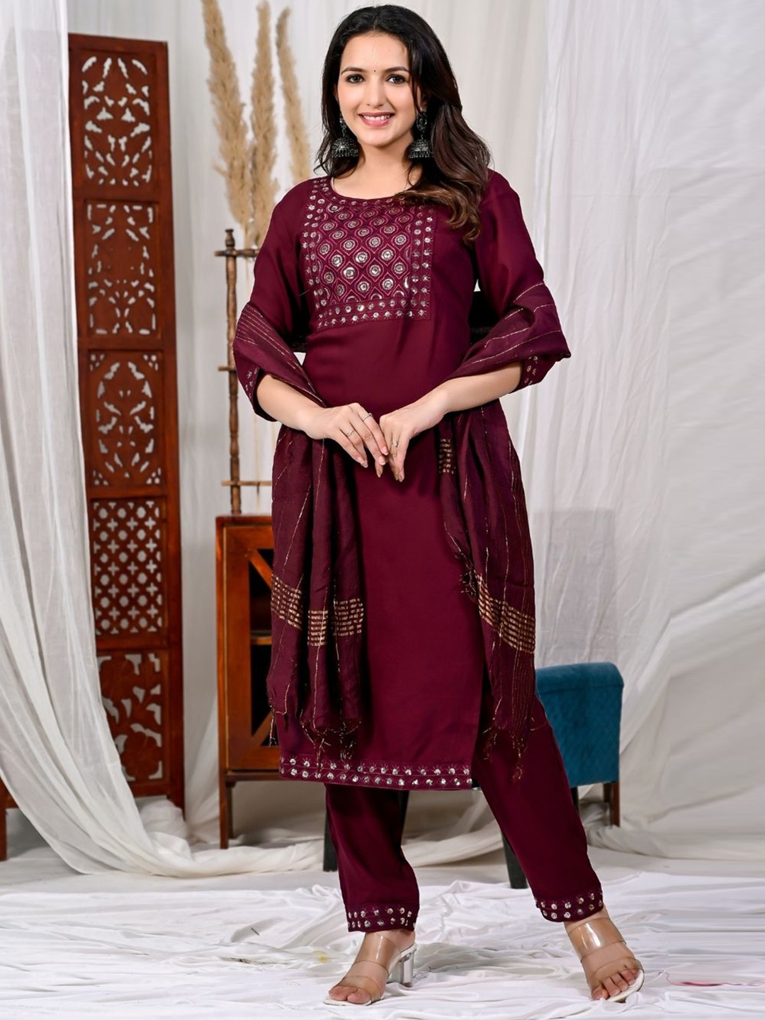 KARAGRE Geometric Embroidered Sequinned Straight Kurta With Trouser And Dupatta, Maroon
KARAGRE Geometric Embroidered Sequinned Straight Kurta With Trouser And Dupatta, Maroon