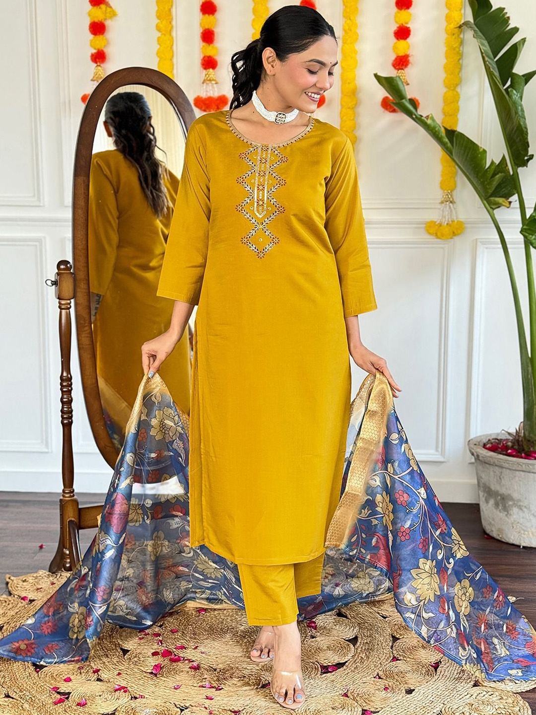 DIVASTRI Floral Embroidered Thread Work Straight Kurta With Trousers And Dupatta, Mustard
DIVASTRI Floral Embroidered Thread Work Straight Kurta With Trousers And Dupatta, Mustard