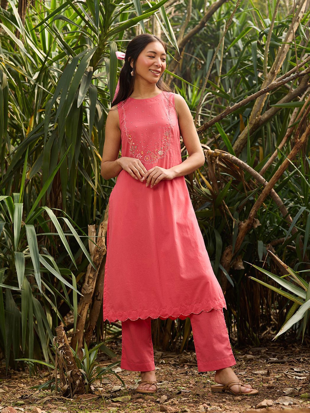 OKHAI Women Floral Embroidered Regular Beads and Stones Pure Cotton Kurta with Trousers, Pink
OKHAI Women Floral Embroidered Regular Beads and Stones Pure Cotton Kurta with Trousers, Pink