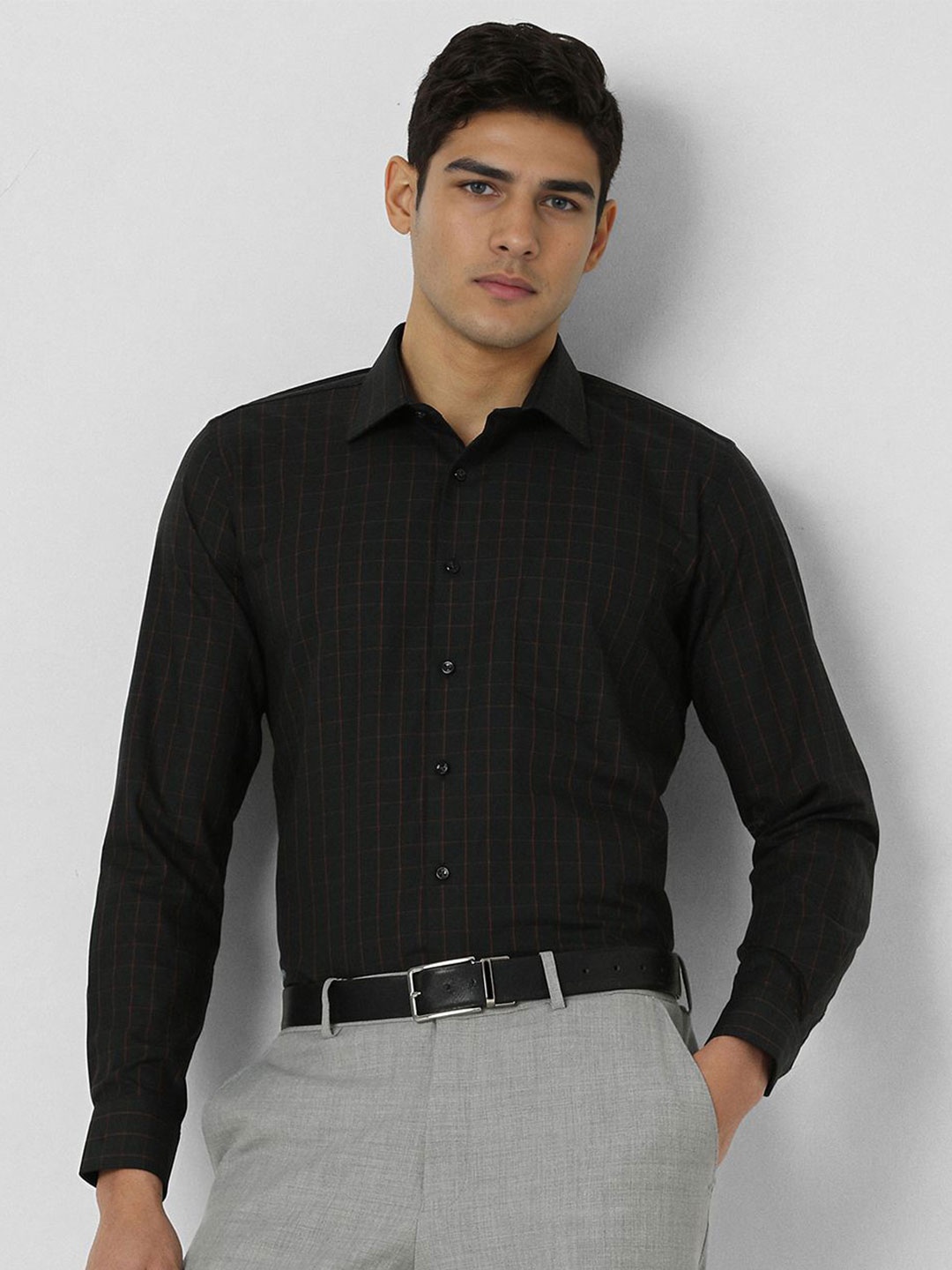 Van Heusen Men Slim Fit Spread Collar Windowpane Checked Cotton Formal Shirt, Black
Van Heusen Men Slim Fit Spread Collar Windowpane Checked Cotton Formal Shirt, Black