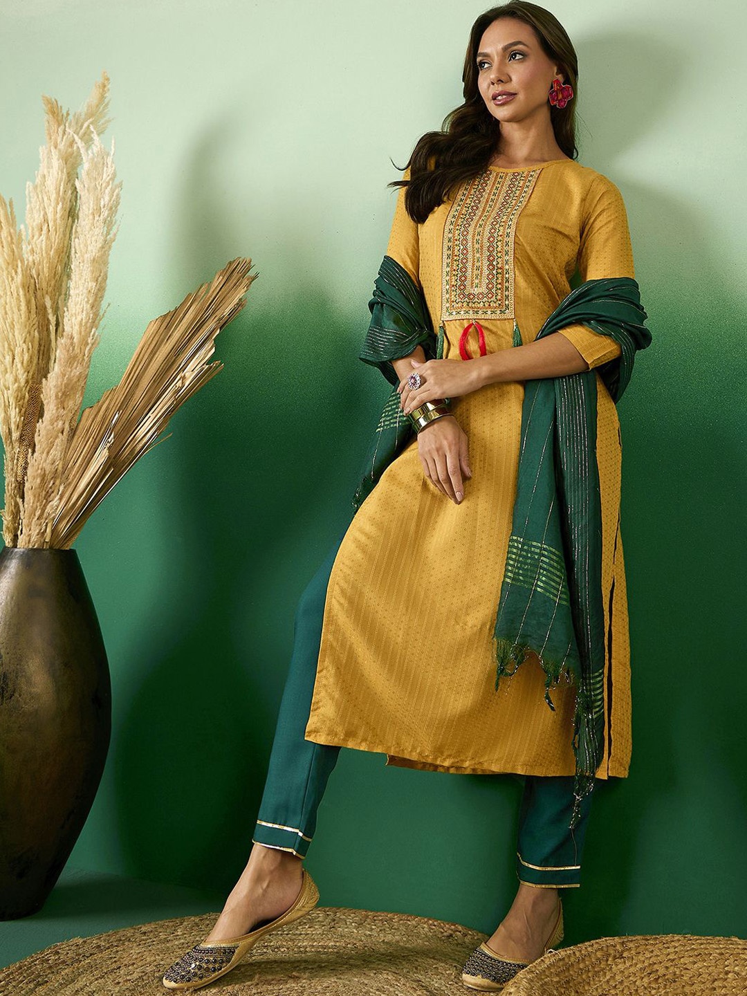 SheWill Floral Embroidered Round Neck Sequinned Straight Kurta With Trouser & Dupatta, Yellow
SheWill Floral Embroidered Round Neck Sequinned Straight Kurta With Trouser & Dupatta, Yellow