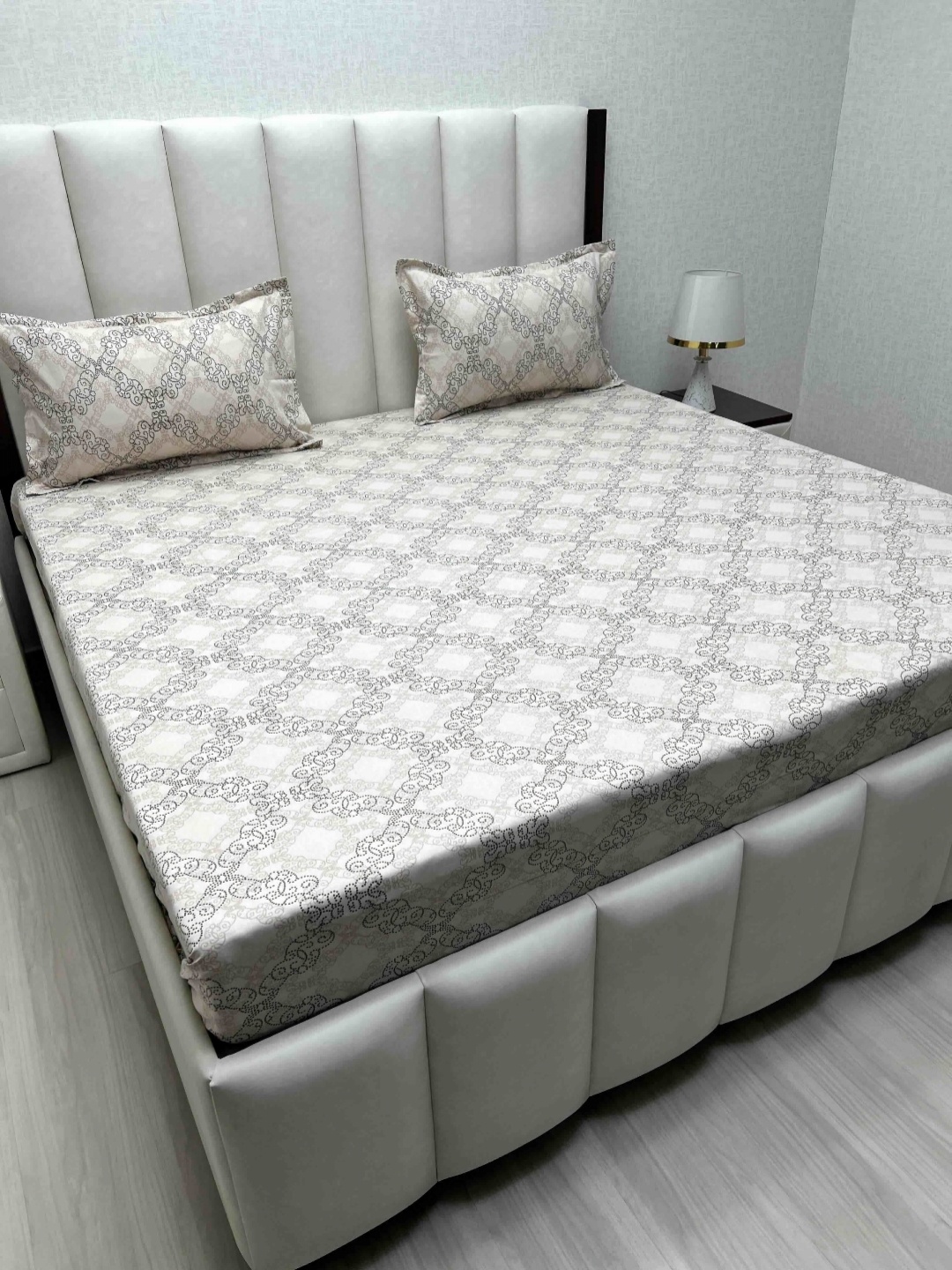 Pure Decor Peach Geometric Printed 240 TC Pure Cotton King Bedsheet Set 2.74 m x 2.74 m
Pure Decor Peach Geometric Printed 240 TC Pure Cotton King Bedsheet Set 2.74 m x 2.74 m