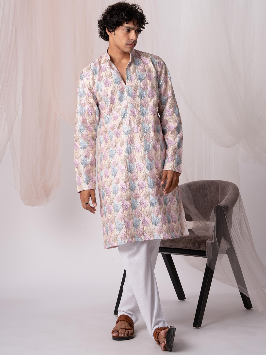 5 Stitch Geometric Embroidered Sequinned Band Collar Straight Kurta With Pyjamas, Pink
5 Stitch Geometric Embroidered Sequinned Band Collar Straight Kurta With Pyjamas, Pink