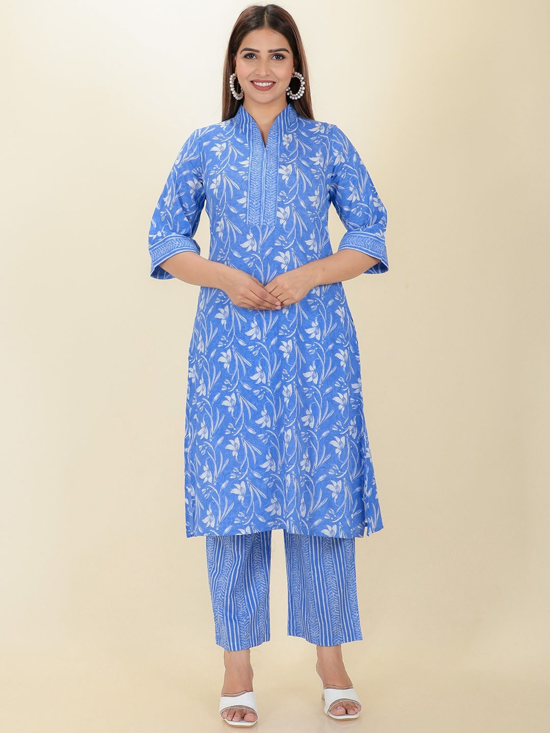 Aramya Floral Printed Patchwork V-Neck Straight Pure Cotton Kurta With Trousers, Blue
Aramya Floral Printed Patchwork V-Neck Straight Pure Cotton Kurta With Trousers, Blue