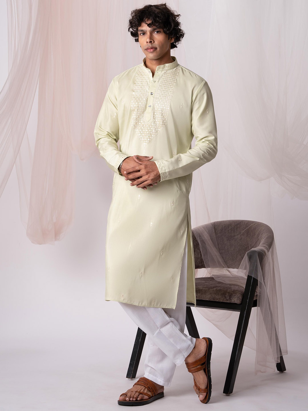 5 Stitch Ethnic Motifs Embroidered Sequinned Band Collar Straight Kurta With Pyjamas, Green
5 Stitch Ethnic Motifs Embroidered Sequinned Band Collar Straight Kurta With Pyjamas, Green