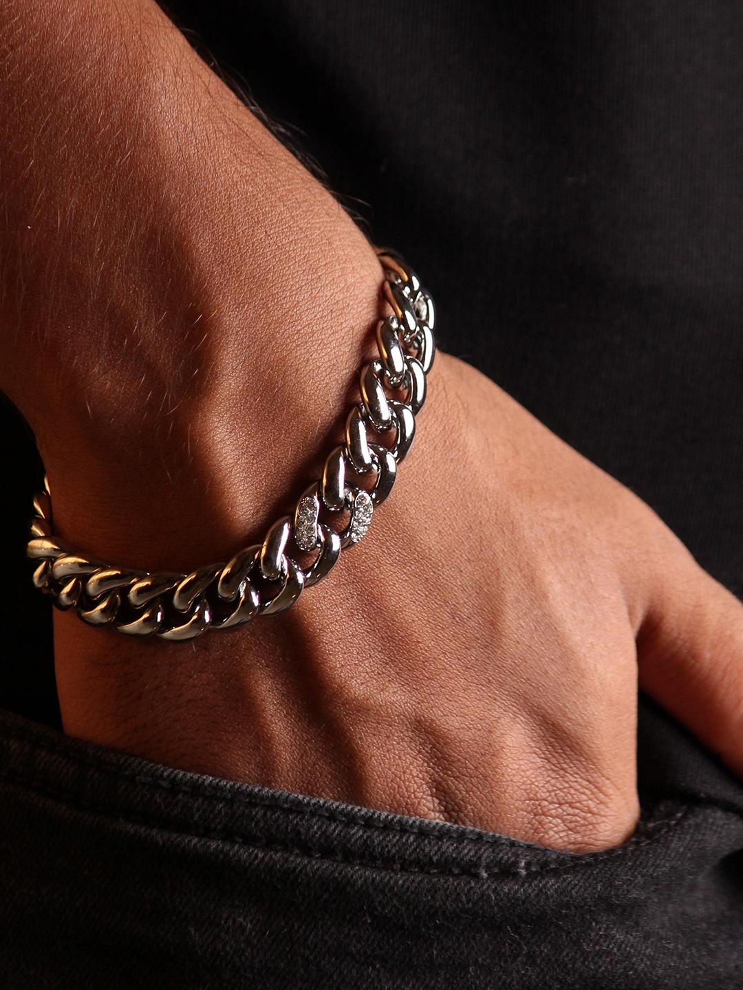 LOCAL PITARA Men Stainless Steel Rhodium-Plated Cubic Zirconia Studded Link Bracelet, Silver
LOCAL PITARA Men Stainless Steel Rhodium-Plated Cubic Zirconia Studded Link Bracelet, Silver