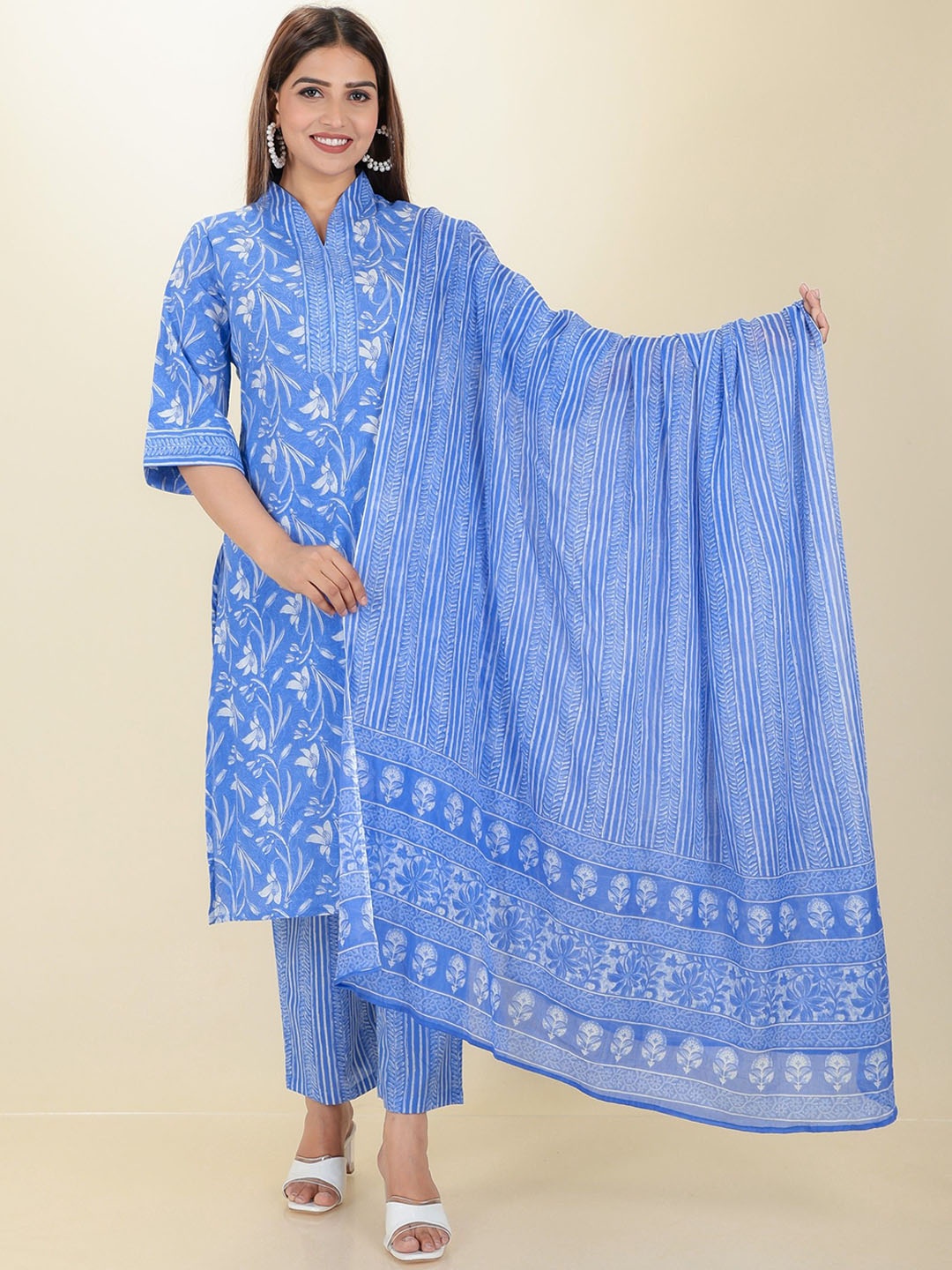 Aramya Floral Printed Patchwork V-Neck Straight Pure Cotton Kurta With Trousers & Dupatta, Blue
Aramya Floral Printed Patchwork V-Neck Straight Pure Cotton Kurta With Trousers & Dupatta, Blue