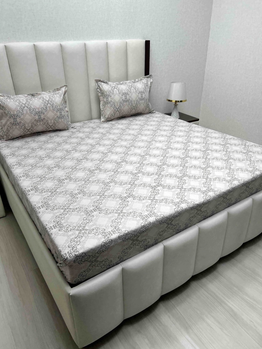 Pure Decor Velar Fur Sib Brown Printed Cotton 400 TC King Bedsheet Set 2.74 m X 2.74 m, Black
Pure Decor Velar Fur Sib Brown Printed Cotton 400 TC King Bedsheet Set 2.74 m X 2.74 m, Black