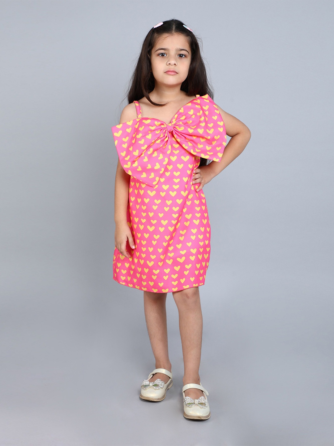 Pink Chick Girl Graphic Heart Print Shoulder Straps Bow Detail Cotton A-Line Dress
Pink Chick Girl Graphic Heart Print Shoulder Straps Bow Detail Cotton A-Line Dress