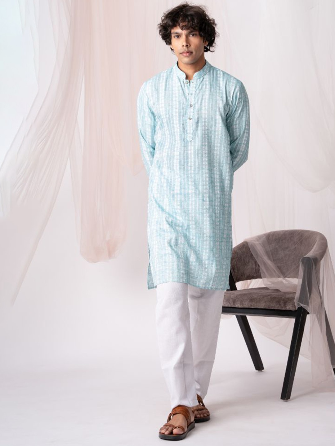 5 Stitch Geometric Woven Design Band Collar Straight Pure Wool Kurta With Pyjamas, Blue
5 Stitch Geometric Woven Design Band Collar Straight Pure Wool Kurta With Pyjamas, Blue