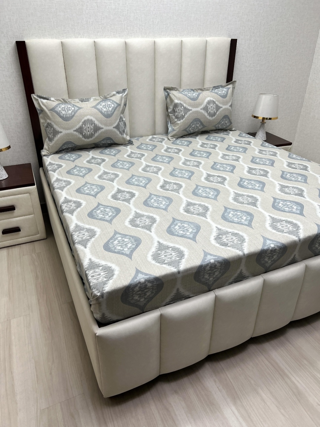 Pure Decor Velar Fur Sib Grey & White Printed 330TC Cotton King Bedsheet Set 2.74m x 2.74m
Pure Decor Velar Fur Sib Grey & White Printed 330TC Cotton King Bedsheet Set 2.74m x 2.74m