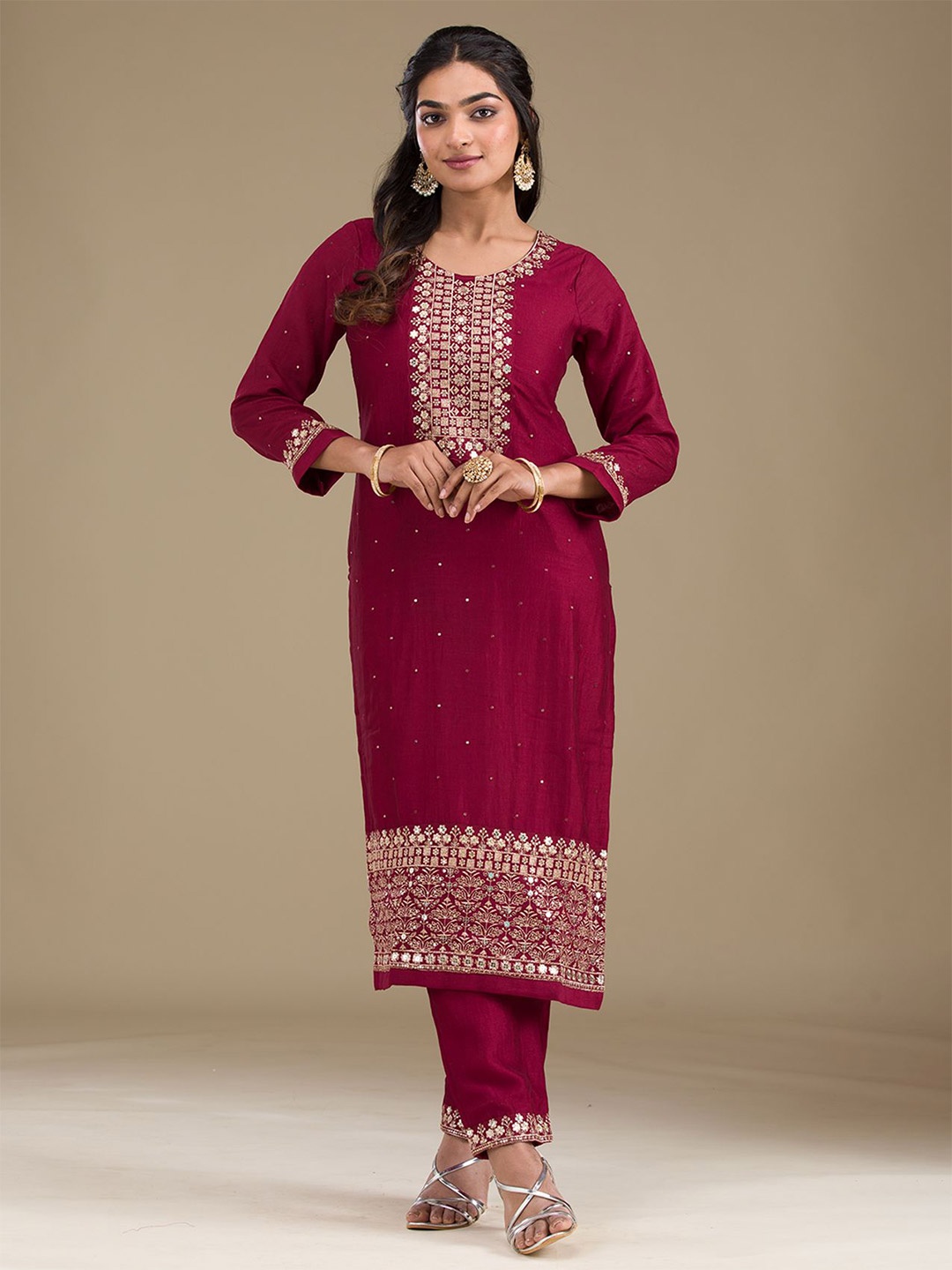Koskii Ethnic Motifs Embroidered Mirror Work Straight Kurta With Trousers & Dupatta, Maroon
Koskii Ethnic Motifs Embroidered Mirror Work Straight Kurta With Trousers & Dupatta, Maroon