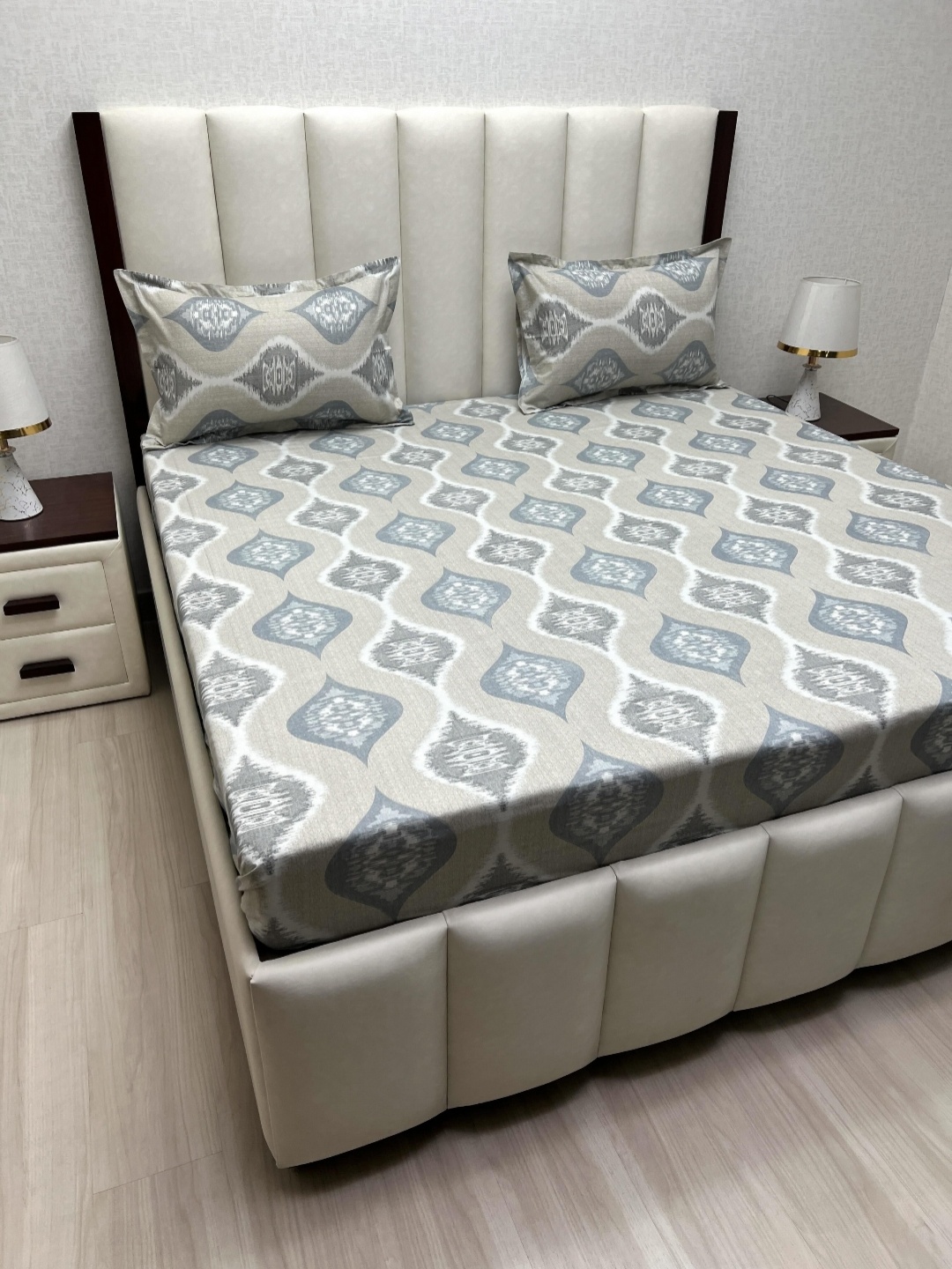 Pure Decor Velar Fur Sib Grey Printed 260 TC Cotton King Bedsheet Set-2.74 m x 2.74 m
Pure Decor Velar Fur Sib Grey Printed 260 TC Cotton King Bedsheet Set-2.74 m x 2.74 m