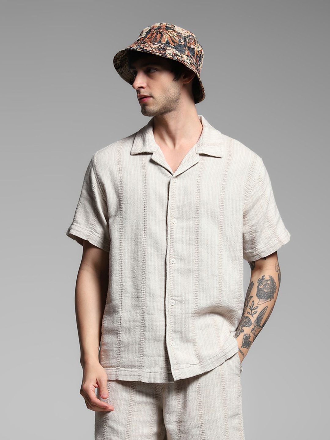 Jack & Jones Men Relaxed Fit Cuban Collar Vertical Striped Cotton Casual Shirt, Beige
Jack & Jones Men Relaxed Fit Cuban Collar Vertical Striped Cotton Casual Shirt, Beige