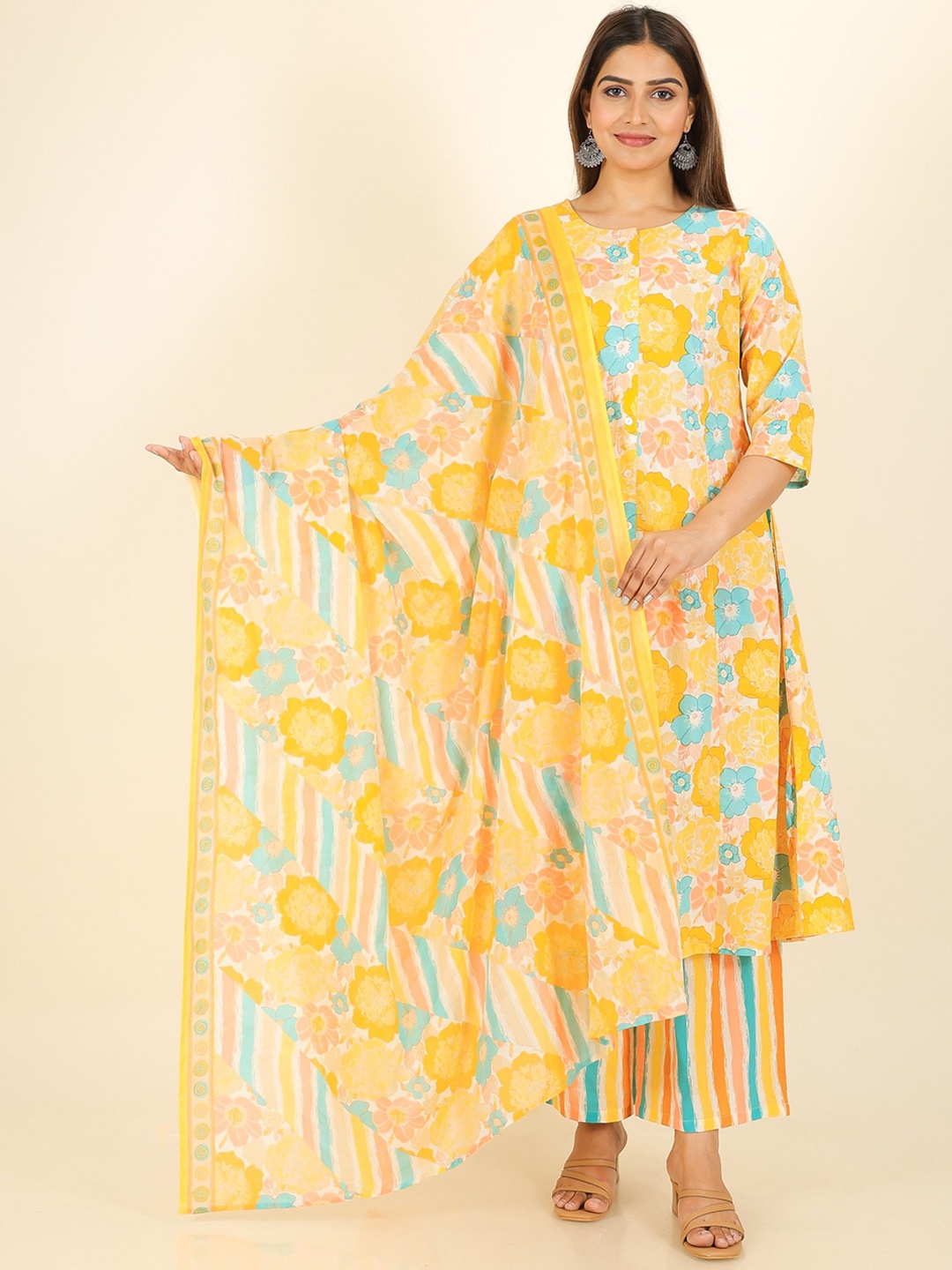 Aramya Floral Printed Round Neck A-Line Pure Cotton Kurta With Palazzos And Dupatta, White
Aramya Floral Printed Round Neck A-Line Pure Cotton Kurta With Palazzos And Dupatta, White