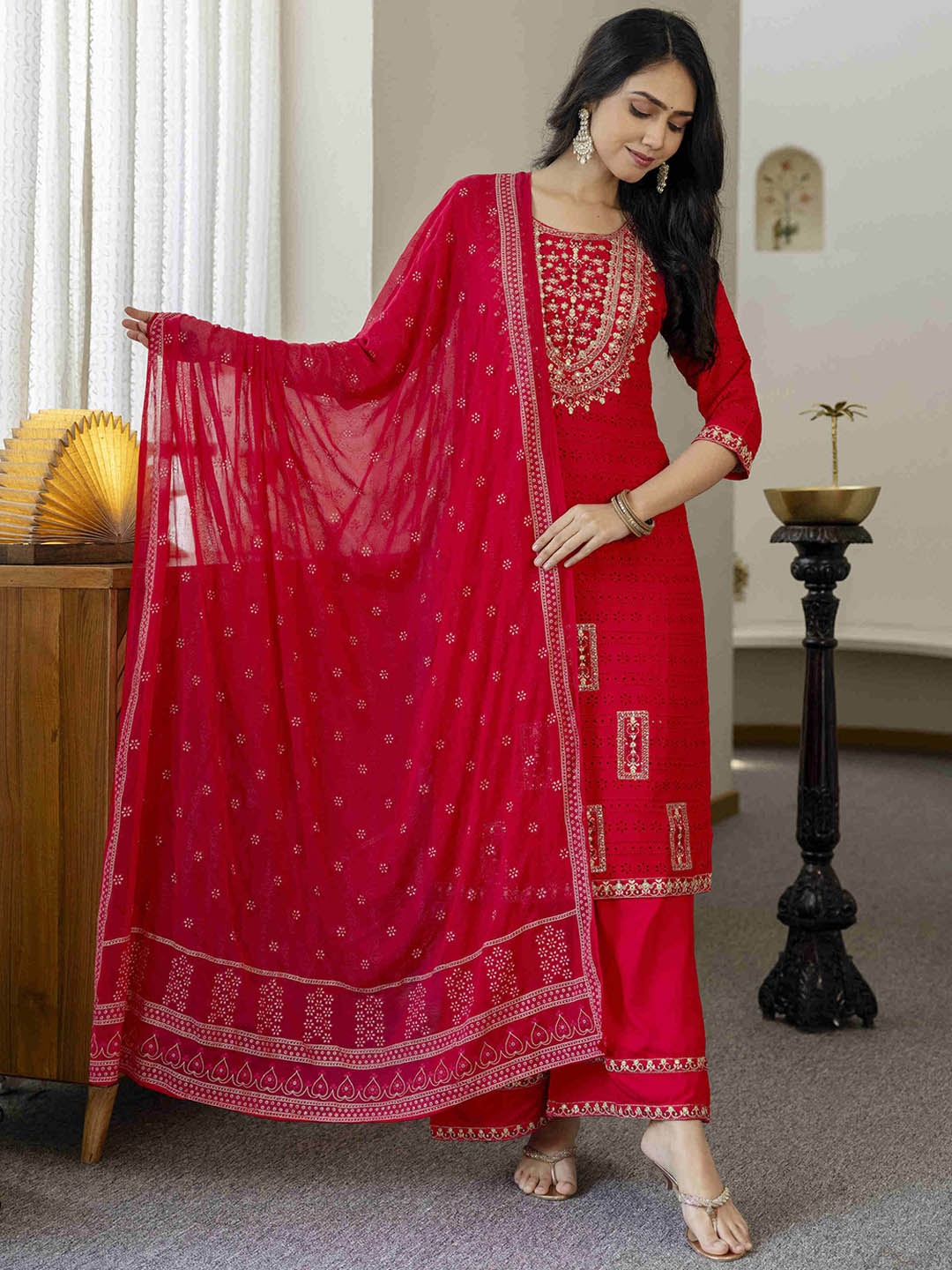 Gauric creation Women Floral Embroidered Regular Sequinned Kurta with Palazzos & With Dupatta, Pink
Gauric creation Women Floral Embroidered Regular Sequinned Kurta with Palazzos & With Dupatta, Pink