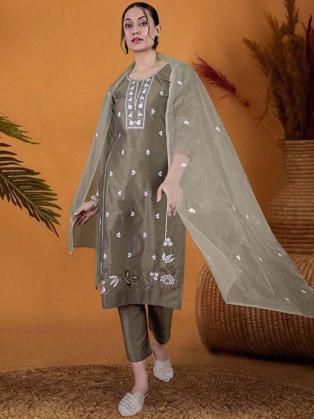 SheWill Floral Embroidered Thread Work Chanderi Silk Straight Kurta With Trouser & Dupatta, Brown
SheWill Floral Embroidered Thread Work Chanderi Silk Straight Kurta With Trouser & Dupatta, Brown
