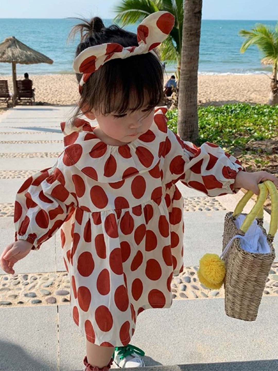 LULU & SKY Girls Polka Dots Printed Puff Sleeves Cotton Fit & Flare Dress with Headband, White
LULU & SKY Girls Polka Dots Printed Puff Sleeves Cotton Fit & Flare Dress with Headband, White
