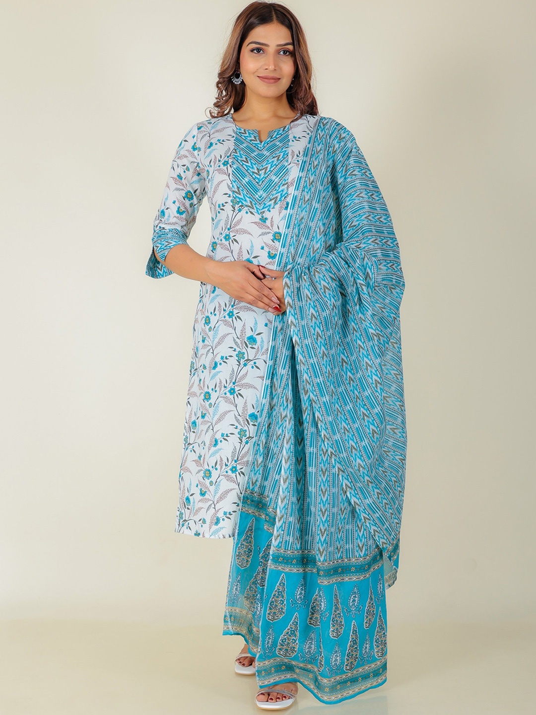Aramya Floral Printed Patchwork Notch Neck Pure Cotton Kurta With Trousers And Dupatta, White
Aramya Floral Printed Patchwork Notch Neck Pure Cotton Kurta With Trousers And Dupatta, White