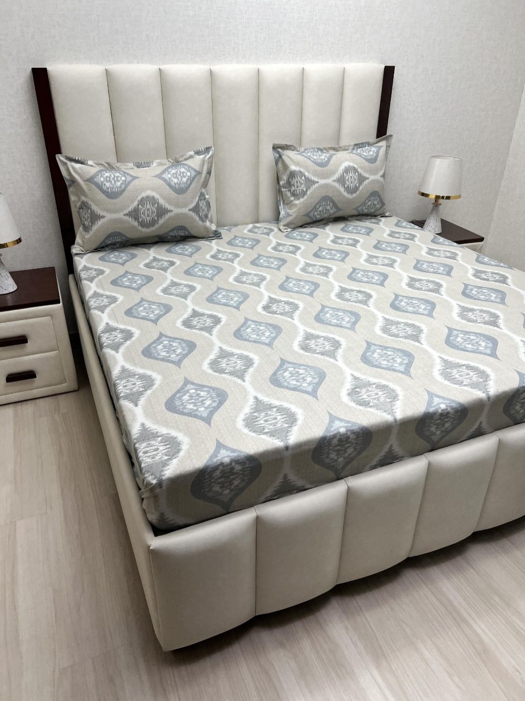 Pure Decor Velar Fur Sib Grey Printed Cotton 300 TC King Bedsheet Set 2.74 m X 2.74 m, White
Pure Decor Velar Fur Sib Grey Printed Cotton 300 TC King Bedsheet Set 2.74 m X 2.74 m, White