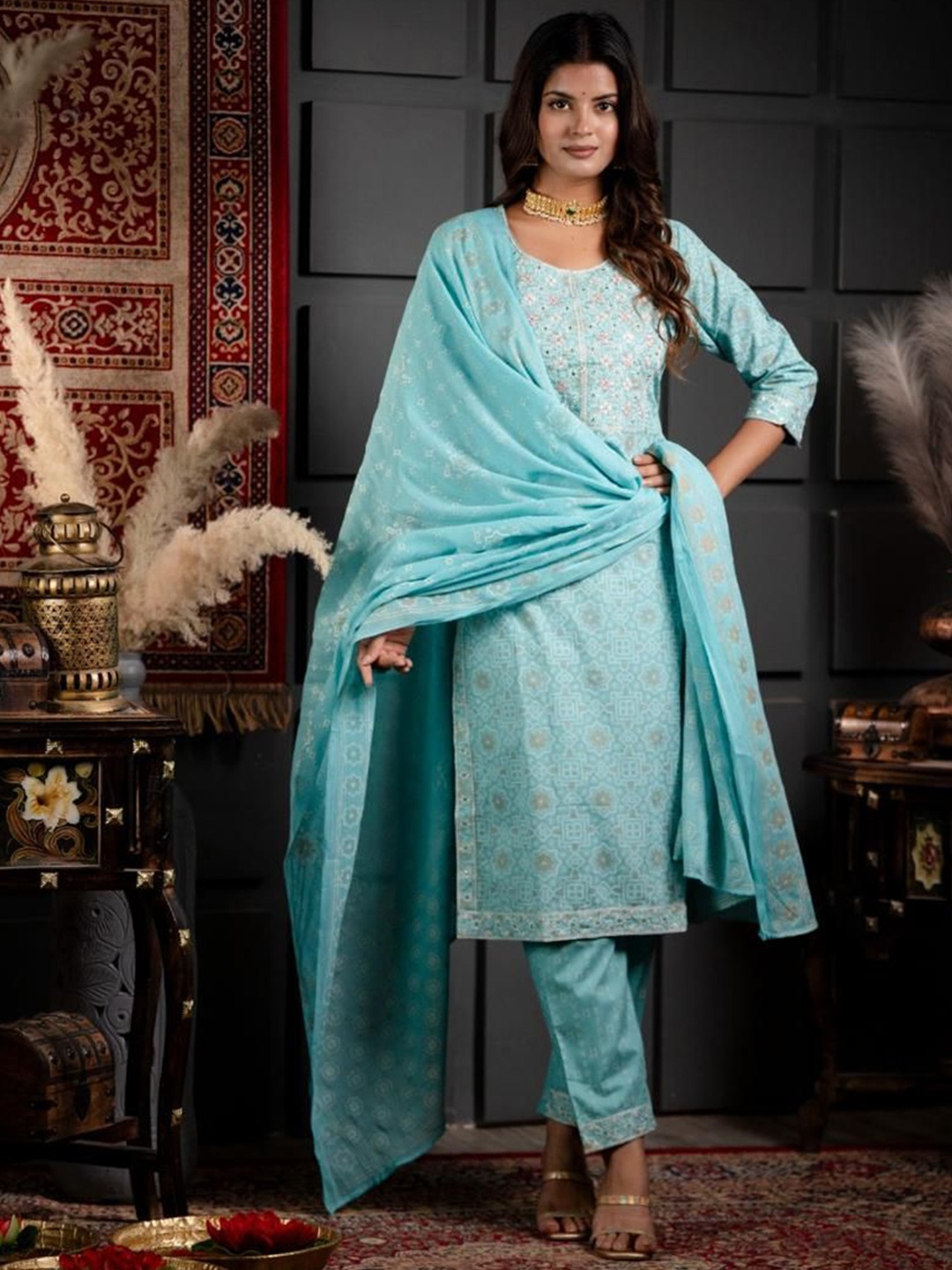 Gauric creation Floral Embroidered Pure Cotton Straight Kurta With Trouser & Dupatta, Green
Gauric creation Floral Embroidered Pure Cotton Straight Kurta With Trouser & Dupatta, Green