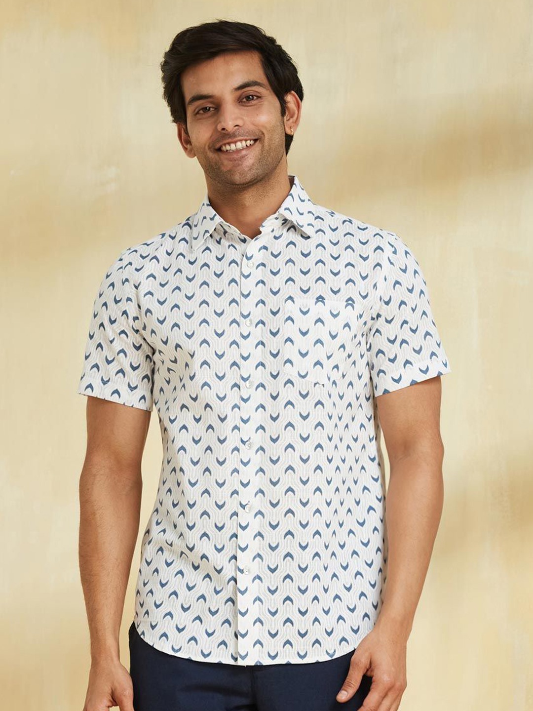 Fabindia Men Slim Fit Spread Collar Conversational Printed Cotton Casual Shirt, White
Fabindia Men Slim Fit Spread Collar Conversational Printed Cotton Casual Shirt, White