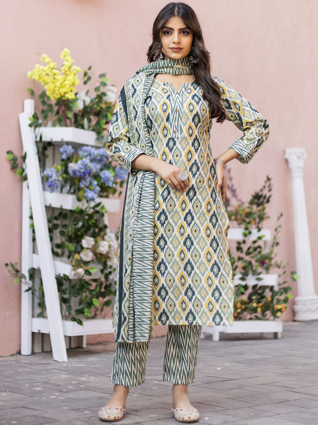 HERE&NOW Ethnic Motifs Printed Notch Neck Straight Kurta With Trouser And Dupatta, White
HERE&NOW Ethnic Motifs Printed Notch Neck Straight Kurta With Trouser And Dupatta, White