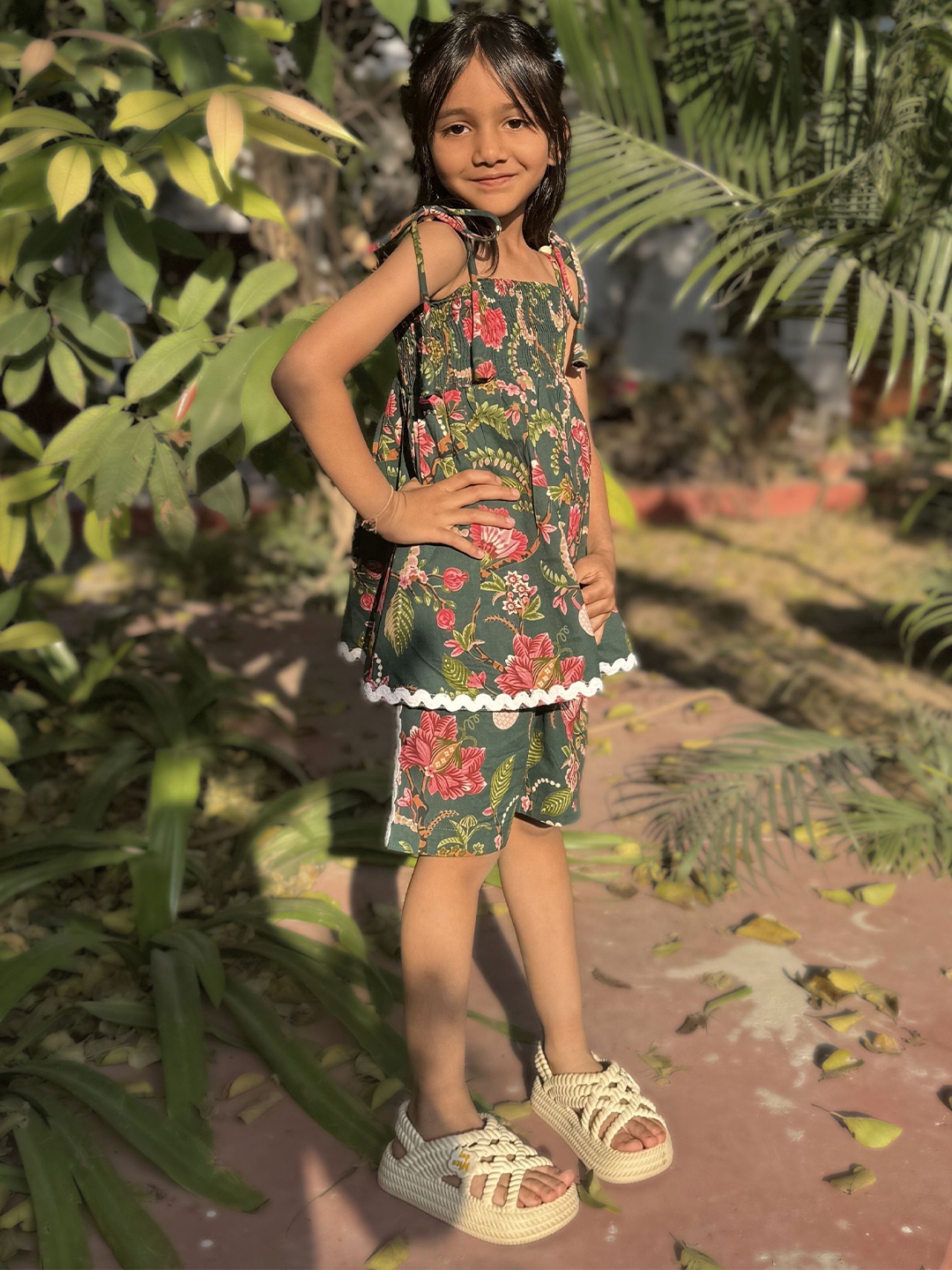 Peekaaboo Kids Girls Coral Printed Shoulder Straps Neck Pure Cotton Top With Shorts, Green
Peekaaboo Kids Girls Coral Printed Shoulder Straps Neck Pure Cotton Top With Shorts, Green
