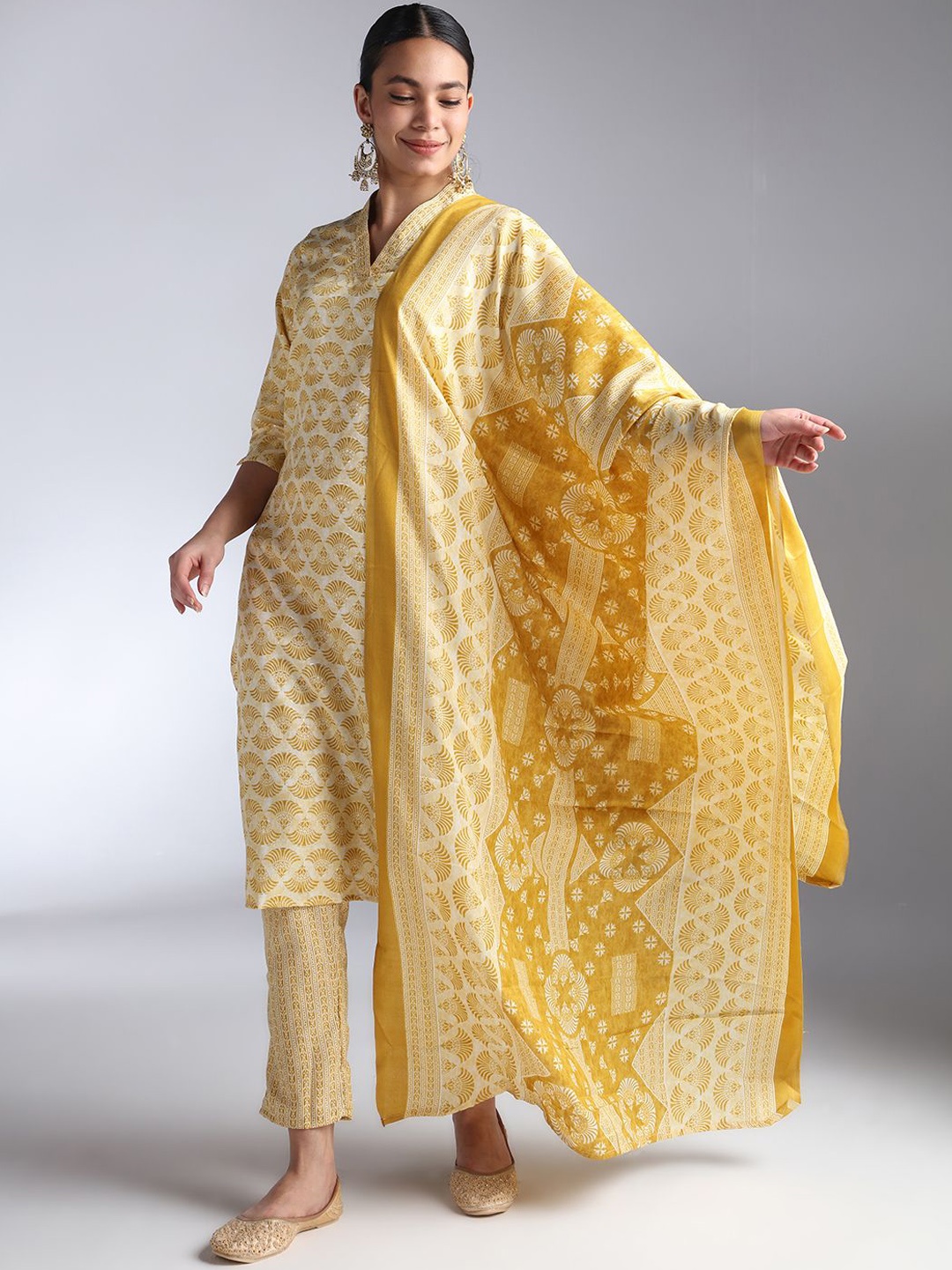 House Of Dharaa Floral Printed V-Neck Straight Kurta With Trousers And Dupatta, Yellow
House Of Dharaa Floral Printed V-Neck Straight Kurta With Trousers And Dupatta, Yellow