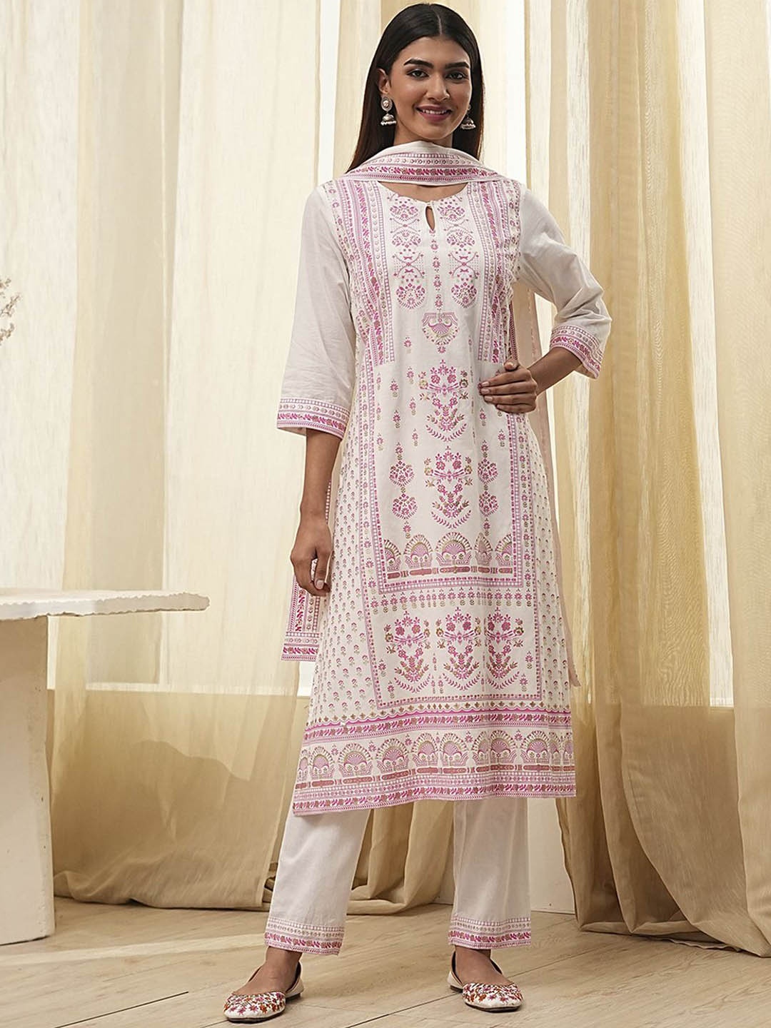 Biba Floral Printed Keyhole Neck Pure Cotton Straight Kurta With Trousers And Dupatta, Pink
Biba Floral Printed Keyhole Neck Pure Cotton Straight Kurta With Trousers And Dupatta, Pink