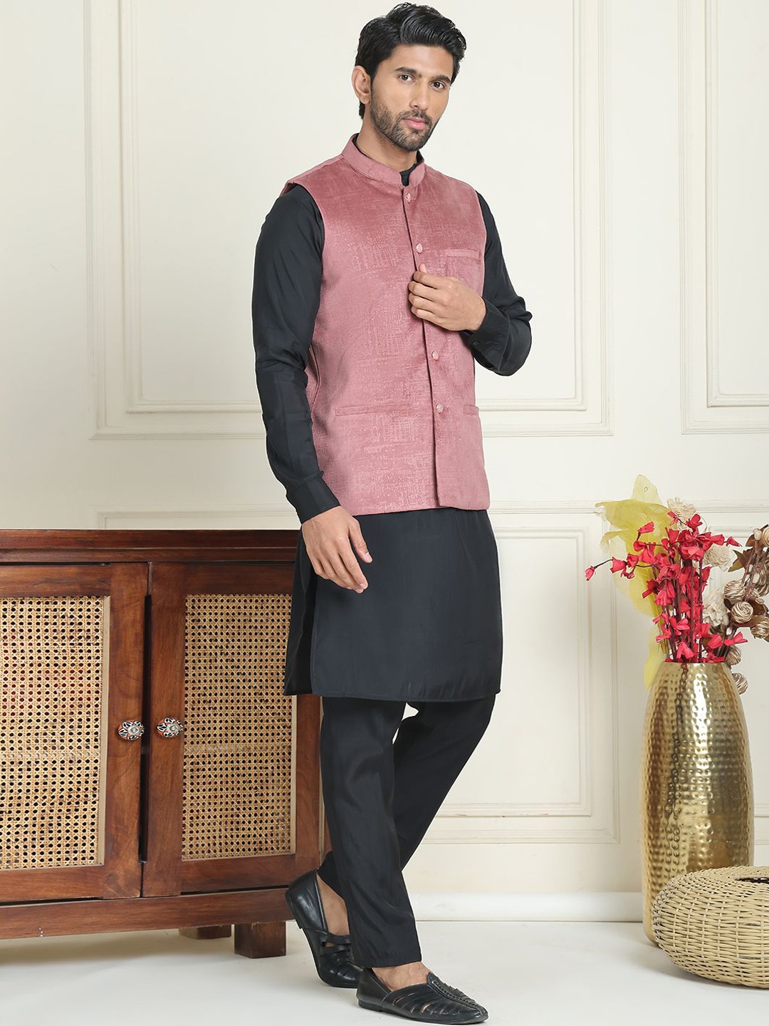 Anouk Black Woven Design Band Collar Straight Kurta With Pyjamas & Velvet Nehru Jacket
Anouk Black Woven Design Band Collar Straight Kurta With Pyjamas & Velvet Nehru Jacket