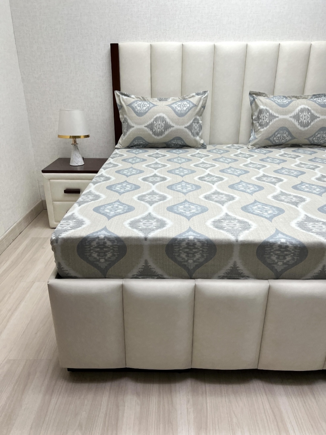 Pure Decor Velar Fur Sib Grey Printed 350 TC Cotton King Bedsheet Set 2.74 m x 2.74 m
Pure Decor Velar Fur Sib Grey Printed 350 TC Cotton King Bedsheet Set 2.74 m x 2.74 m