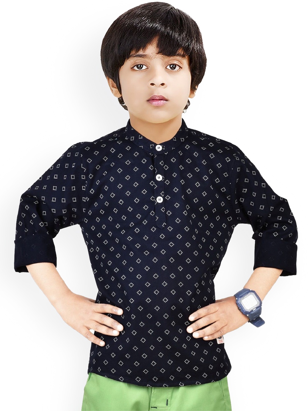 MADE IN THE SHADE Boys Geometric Printed Mandarin Collar Pure Cotton Short Kurta, Navy blue
MADE IN THE SHADE Boys Geometric Printed Mandarin Collar Pure Cotton Short Kurta, Navy blue