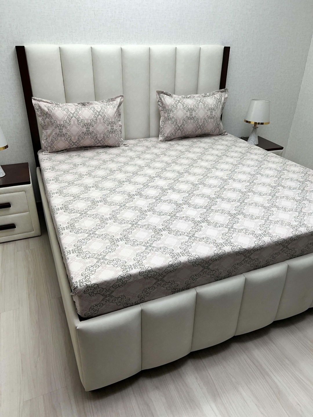 Pure Decor Velar Fur Sib White Printed 260 TC Cotton King Bedsheet Set 2.74 m x 2.74 m
Pure Decor Velar Fur Sib White Printed 260 TC Cotton King Bedsheet Set 2.74 m x 2.74 m