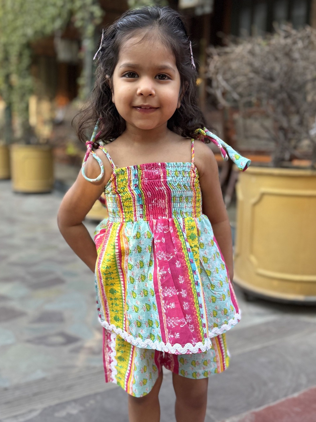 Peekaaboo Kids Girls Coral Printed Shoulder Straps Neck Pure Cotton Top With Shorts, Blue
Peekaaboo Kids Girls Coral Printed Shoulder Straps Neck Pure Cotton Top With Shorts, Blue