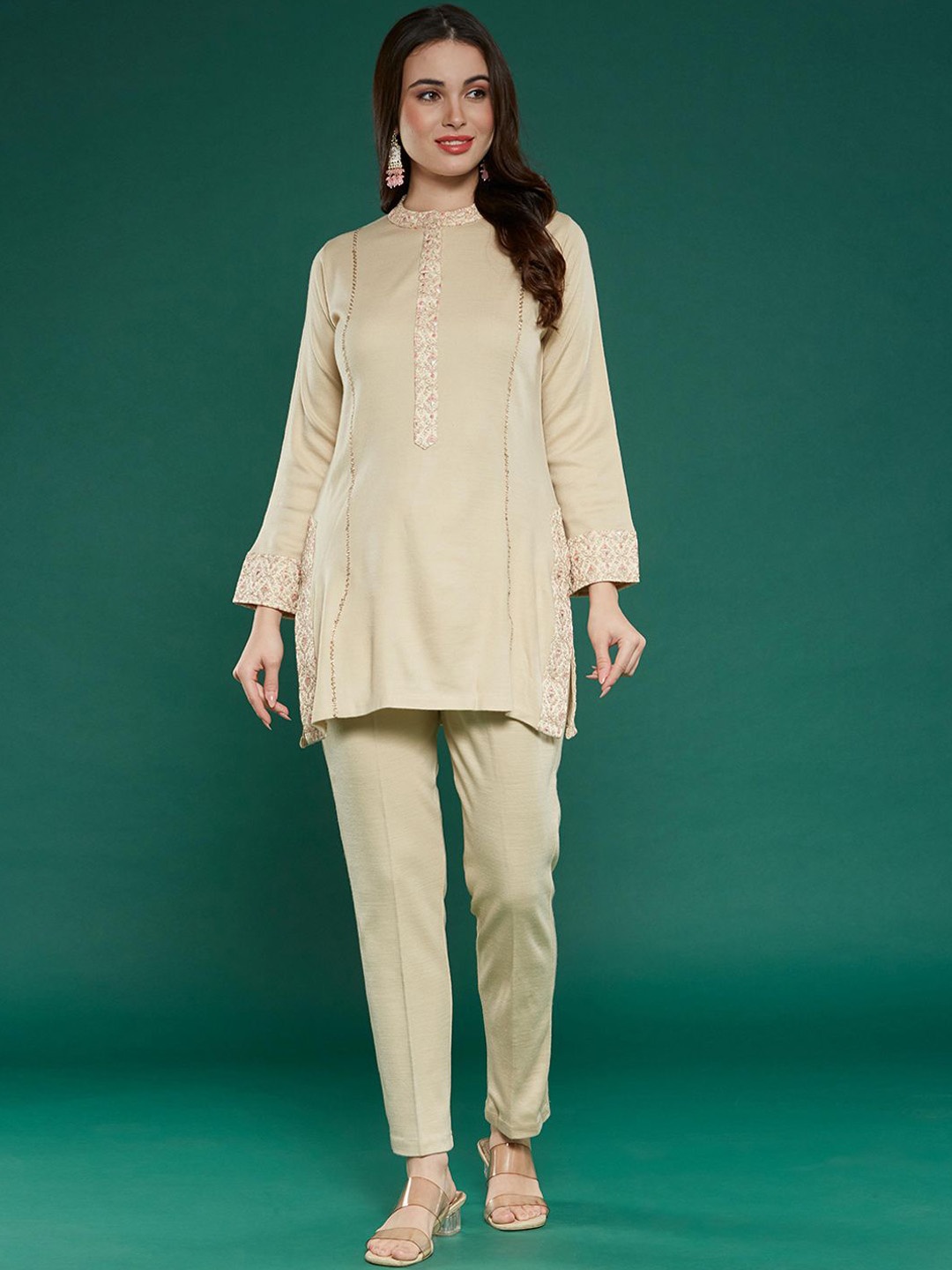 Peachmode Floral Yoke Design Mandarin Collar Pure Wool Straight Kurta with Trousers, Beige
Peachmode Floral Yoke Design Mandarin Collar Pure Wool Straight Kurta with Trousers, Beige