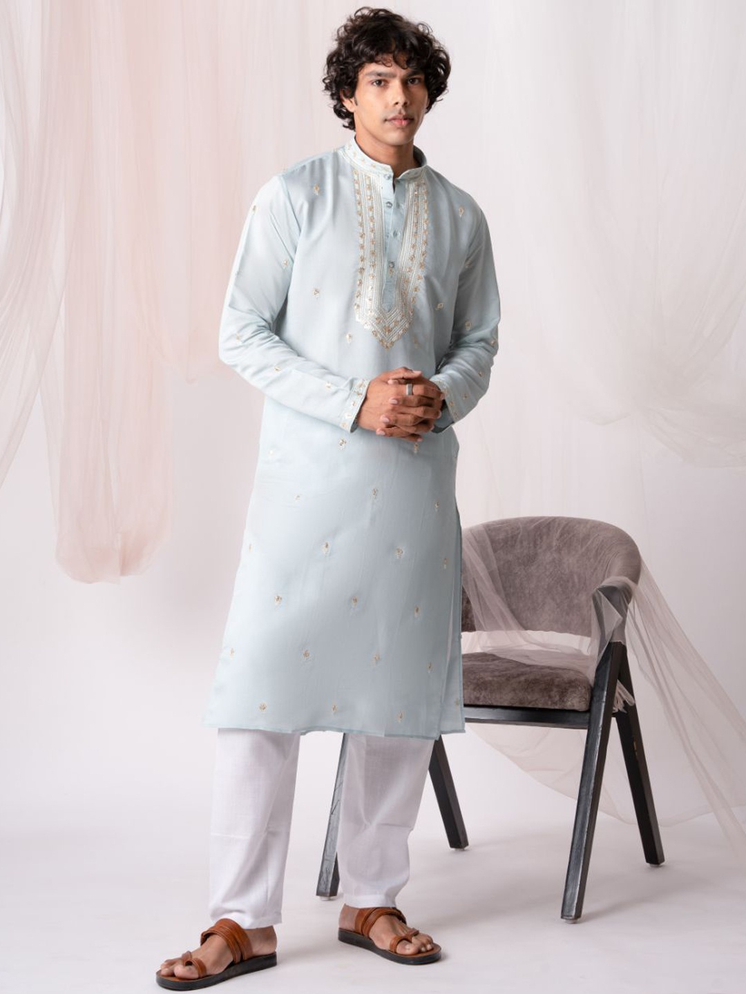 5 Stitch Ethnic Motifs Embroidered Sequinned Band Collar Straight Kurta With Pyjamas, Blue
5 Stitch Ethnic Motifs Embroidered Sequinned Band Collar Straight Kurta With Pyjamas, Blue